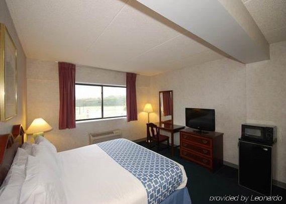 Econo Lodge Hicksville Room photo